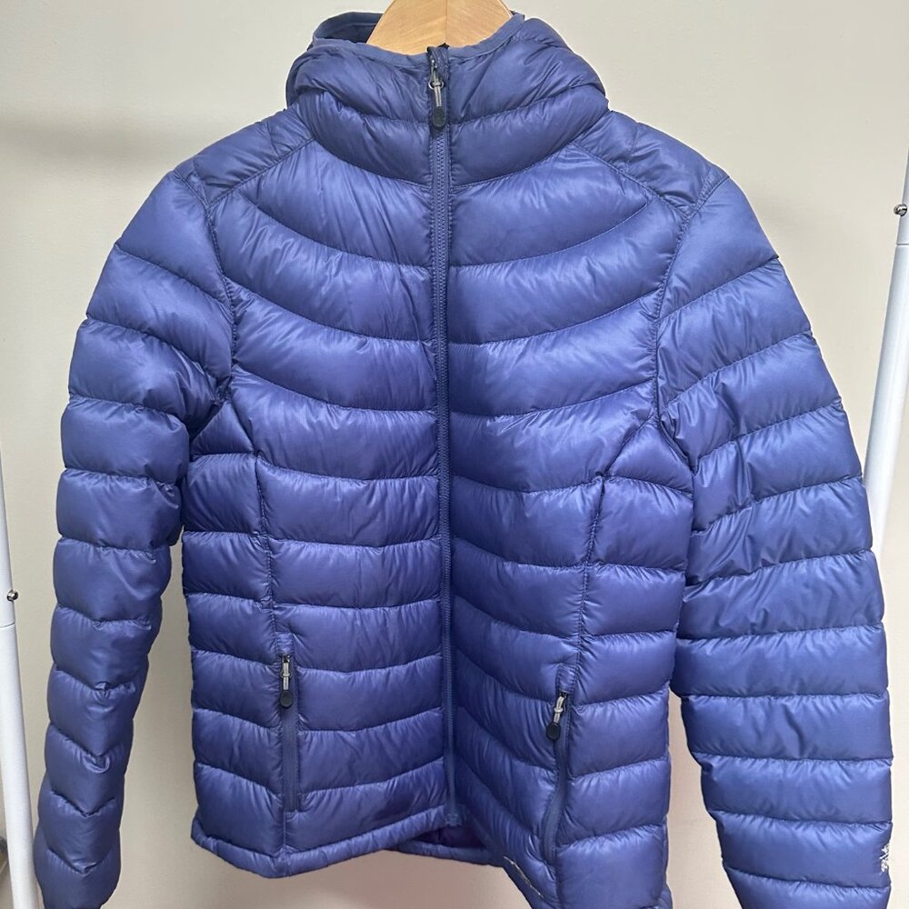 LL Bean Women’s Ultralight 850-Fill DownTek Pertex Hooded Winter Jacket